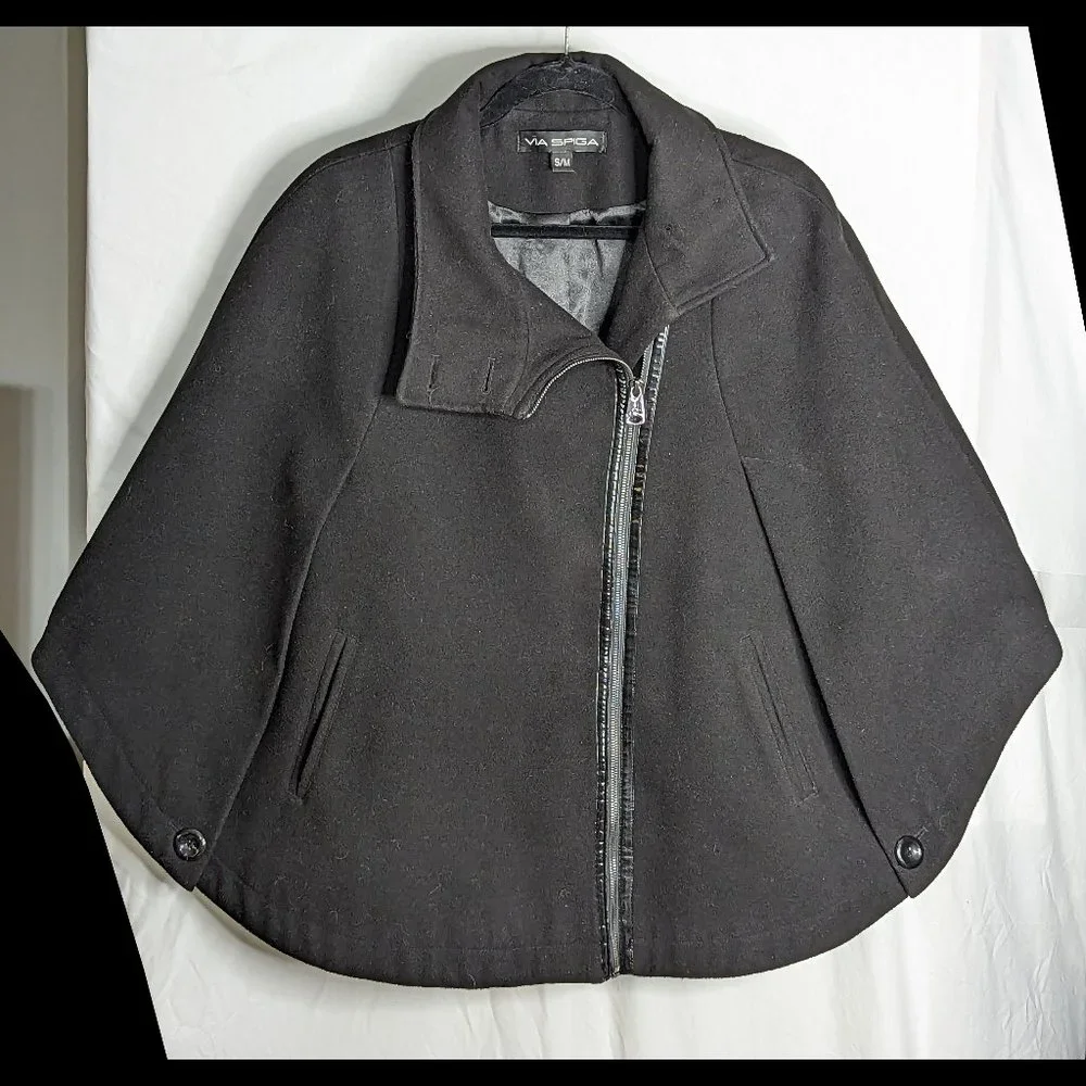 Superb & Elegant VIA SPIGA Size S/M Black Lined Cape w/ Shiny Pleather Trim - Picture 1 of 5